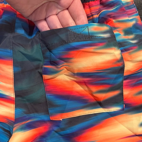 4/$15 Men’s Foreber 21 Vibrant Multicolor Tie-Dye Swim Shorts Size Small - Picture 7 of 7